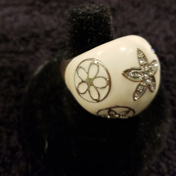 Ring - Picture 2 of 4